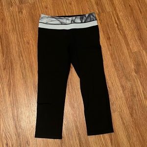 Lululemon crop legging size 6